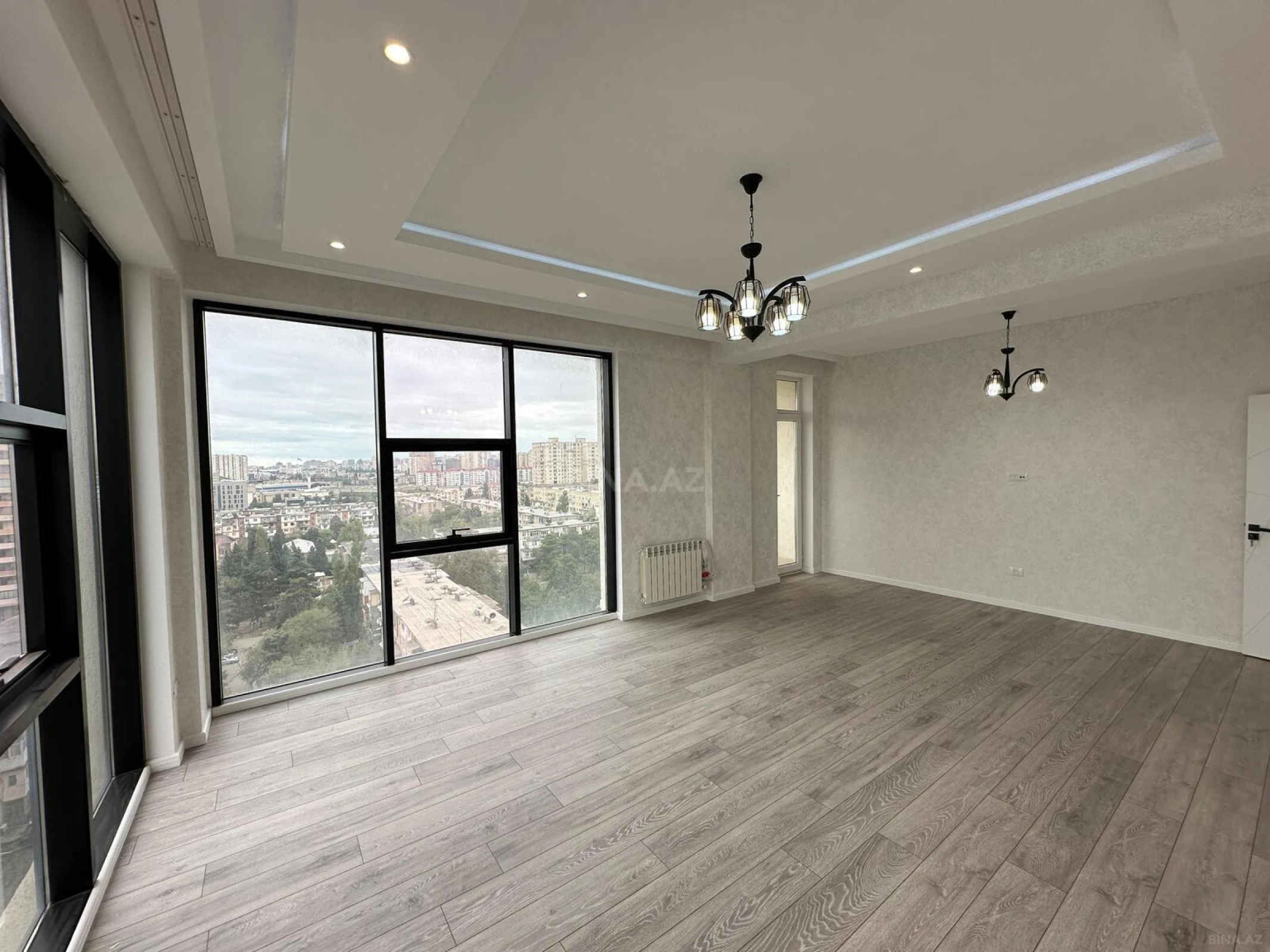 Satılır 4 otaqlı mənzil 181 m²