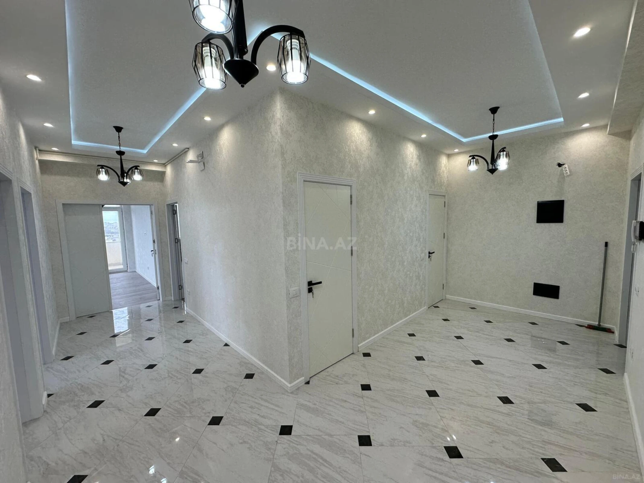 Satılır 4 otaqlı mənzil 181 m²