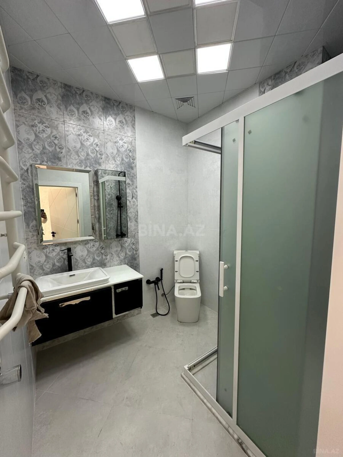 Satılır 4 otaqlı mənzil 181 m²