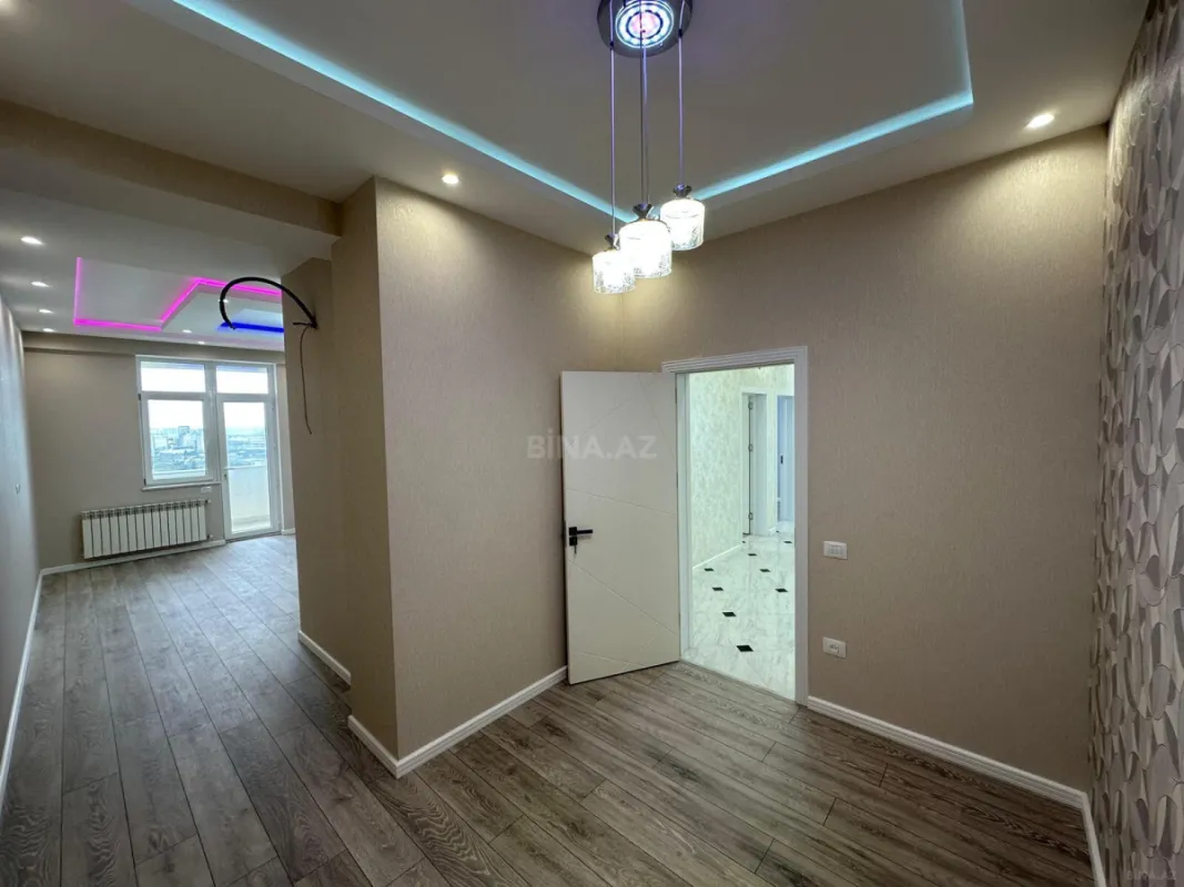 Satılır 4 otaqlı mənzil 181 m²