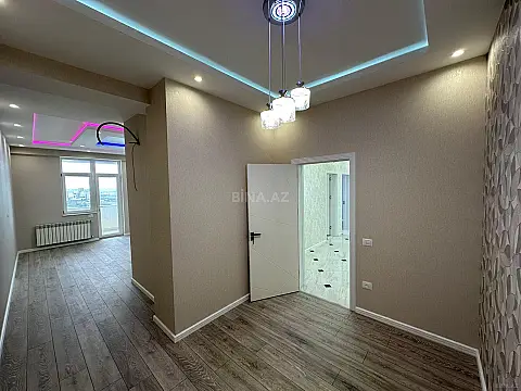 Satılır 4 otaqlı mənzil 181 m²