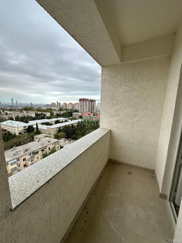 Satılır 4 otaqlı mənzil 181 m²