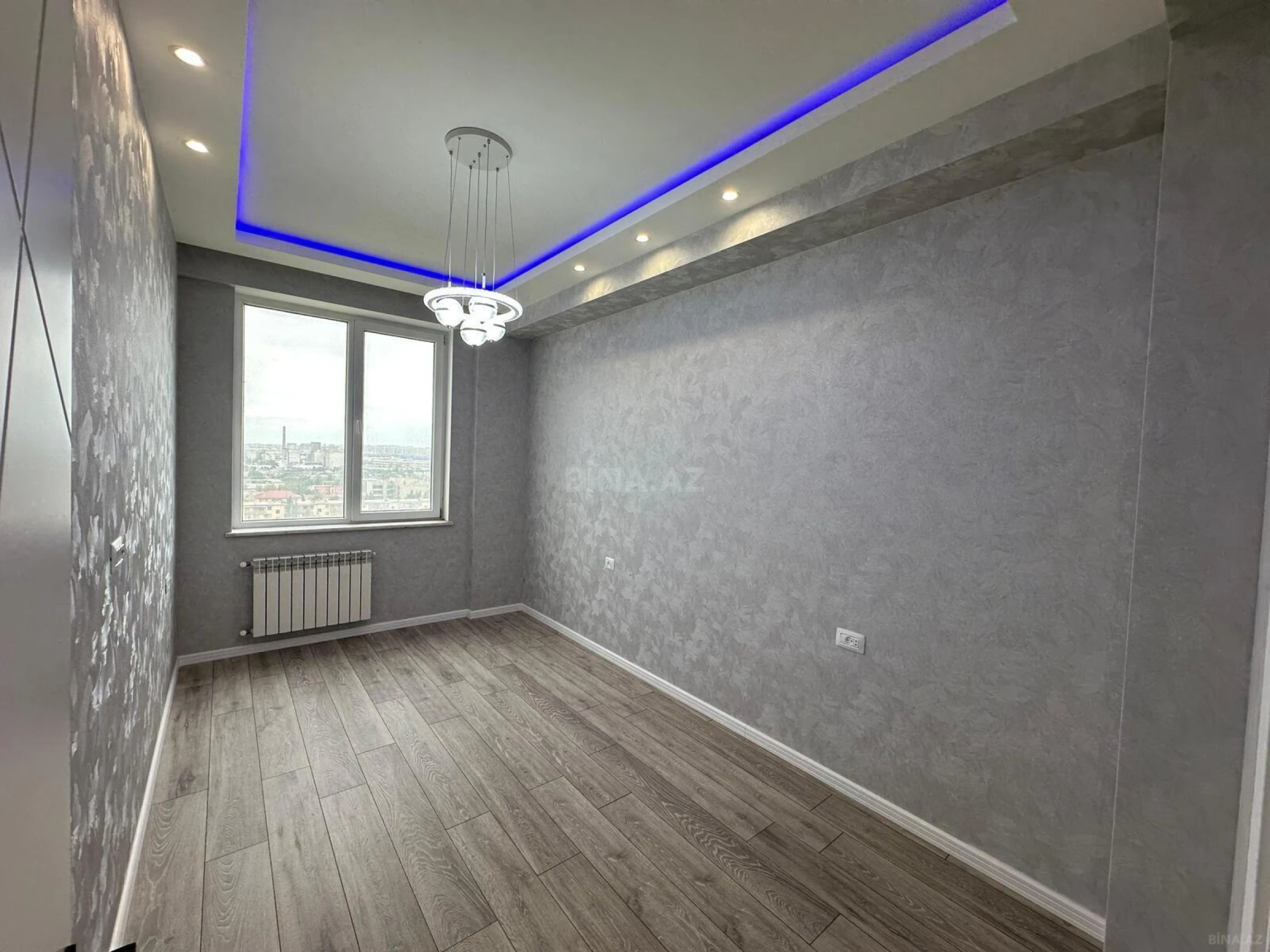 Satılır 4 otaqlı mənzil 181 m²
