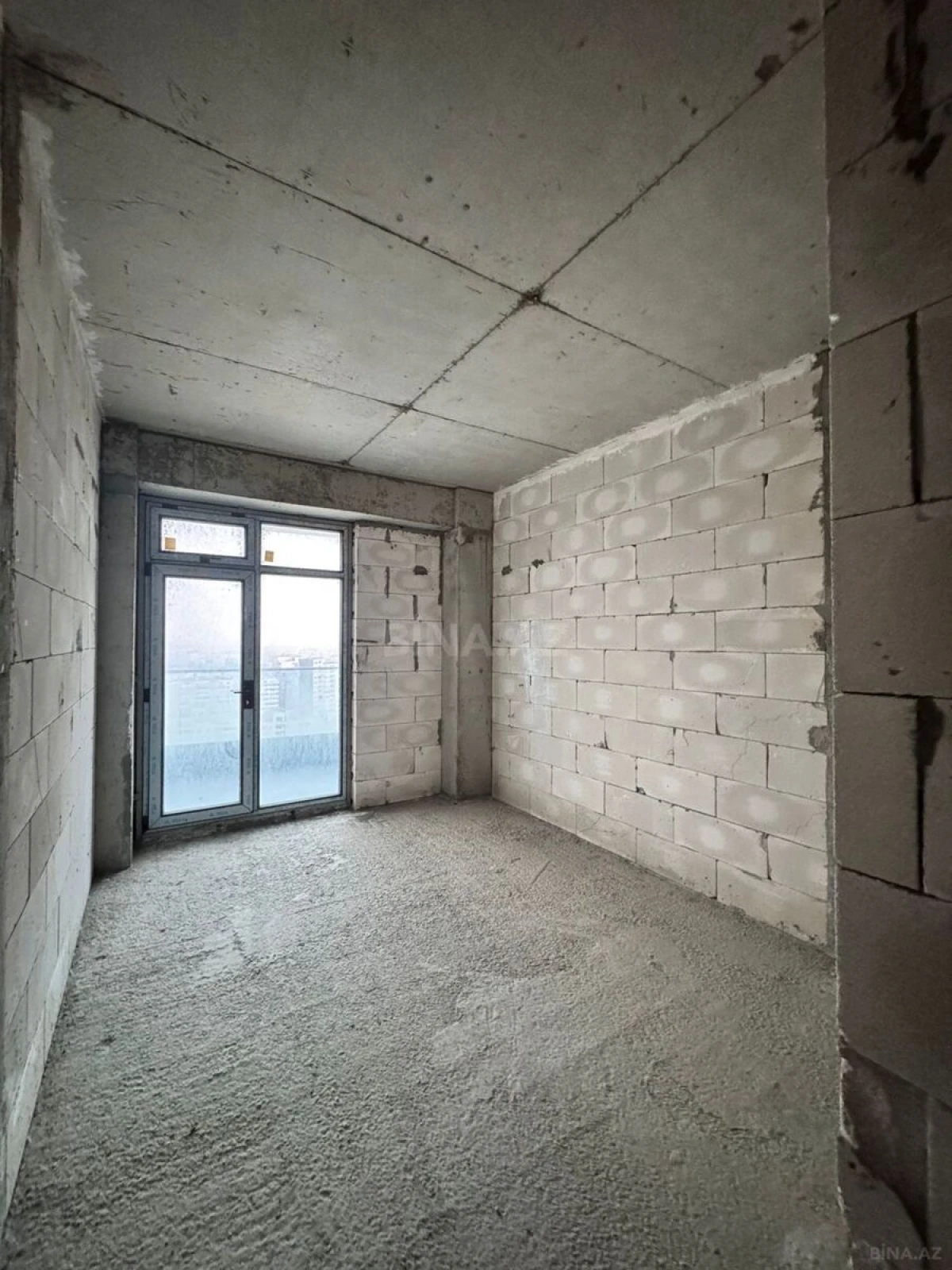 Satılır 3 otaqlı mənzil 148 m²