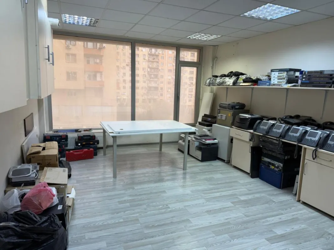 Satılır 16 otaqlı ofis 564.3 m²