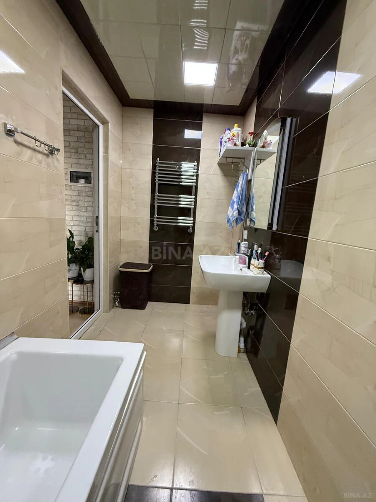 Satılır 2 otaqlı mənzil 72 m²