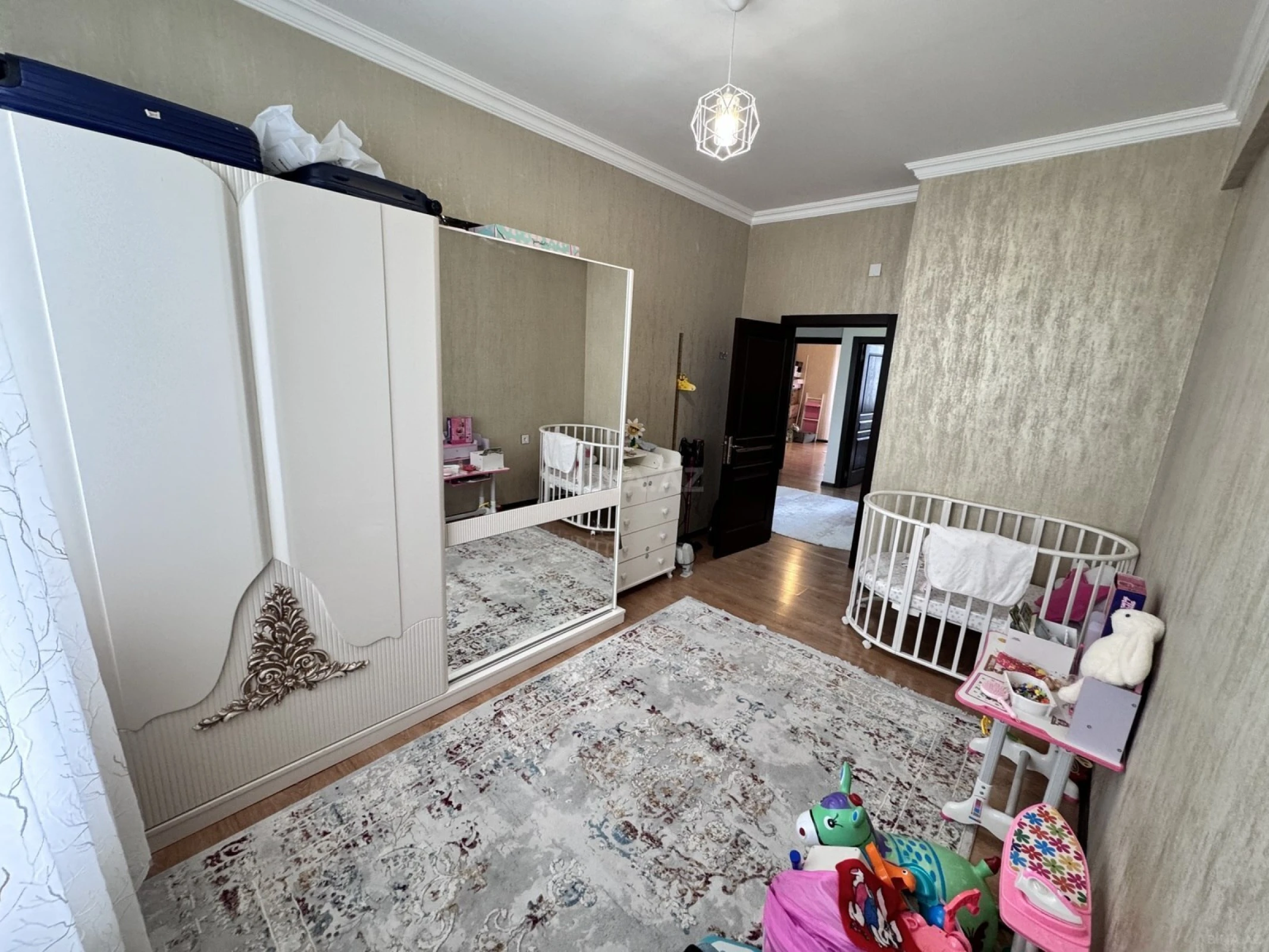 Satılır 4 otaqlı mənzil 110 m²