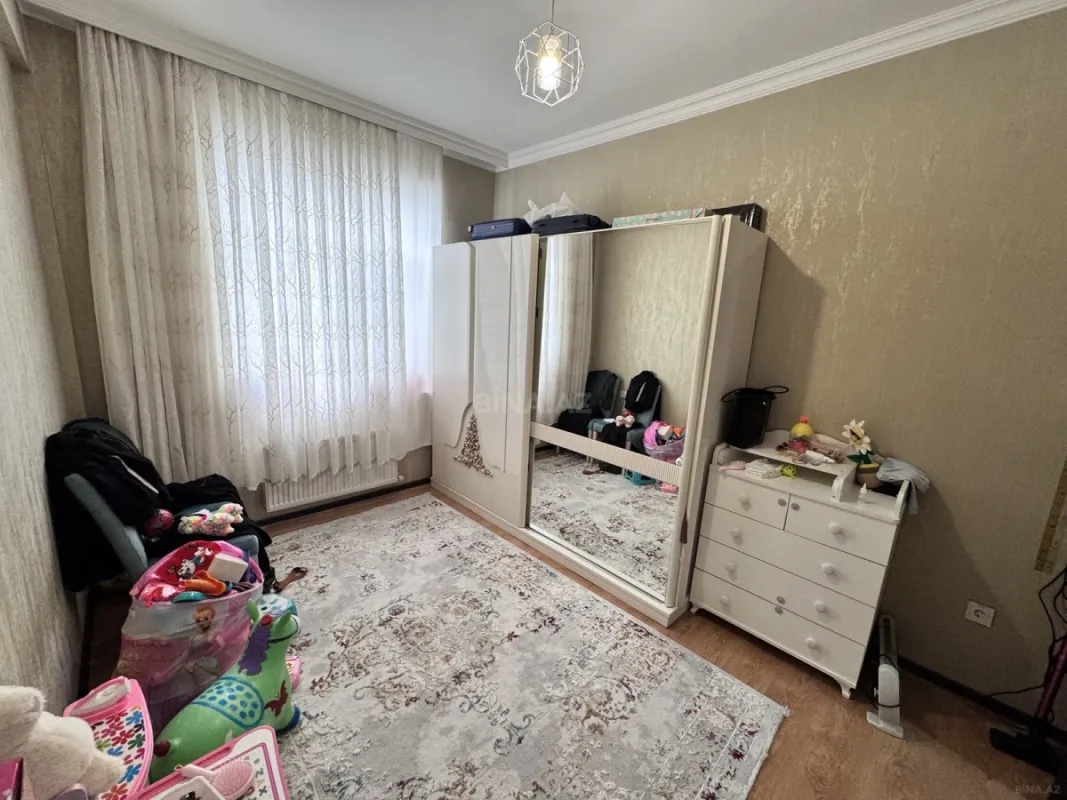 Satılır 4 otaqlı mənzil 110 m²