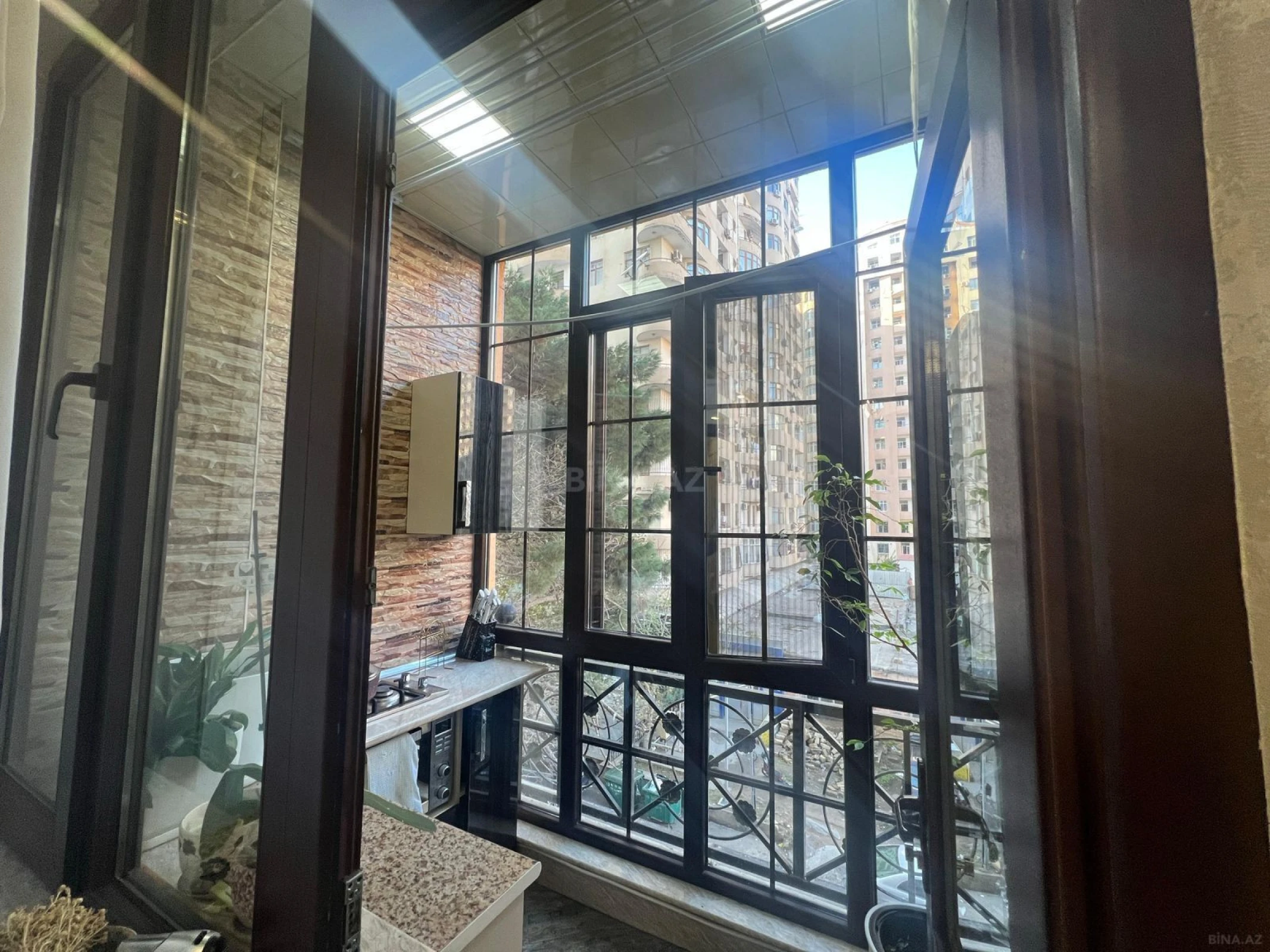 Kirayə verilir 4 otaqlı mənzil 200 m²