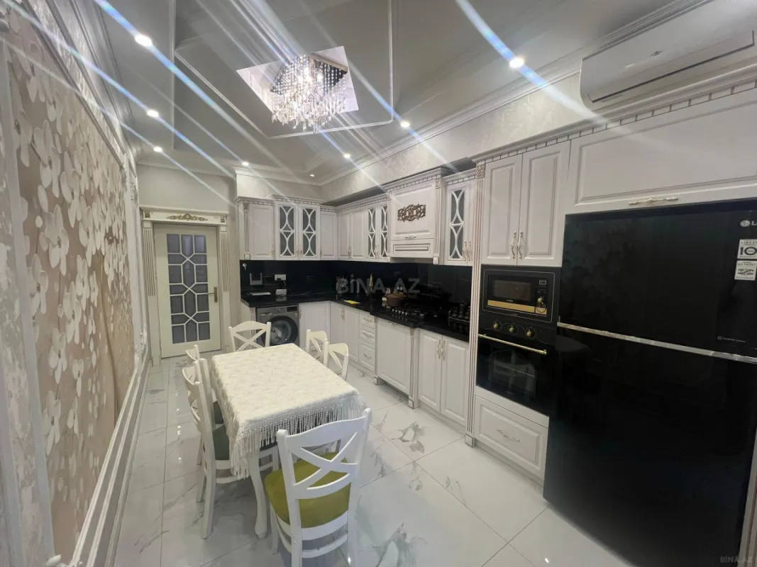 Kirayə verilir 4 otaqlı mənzil 200 m²