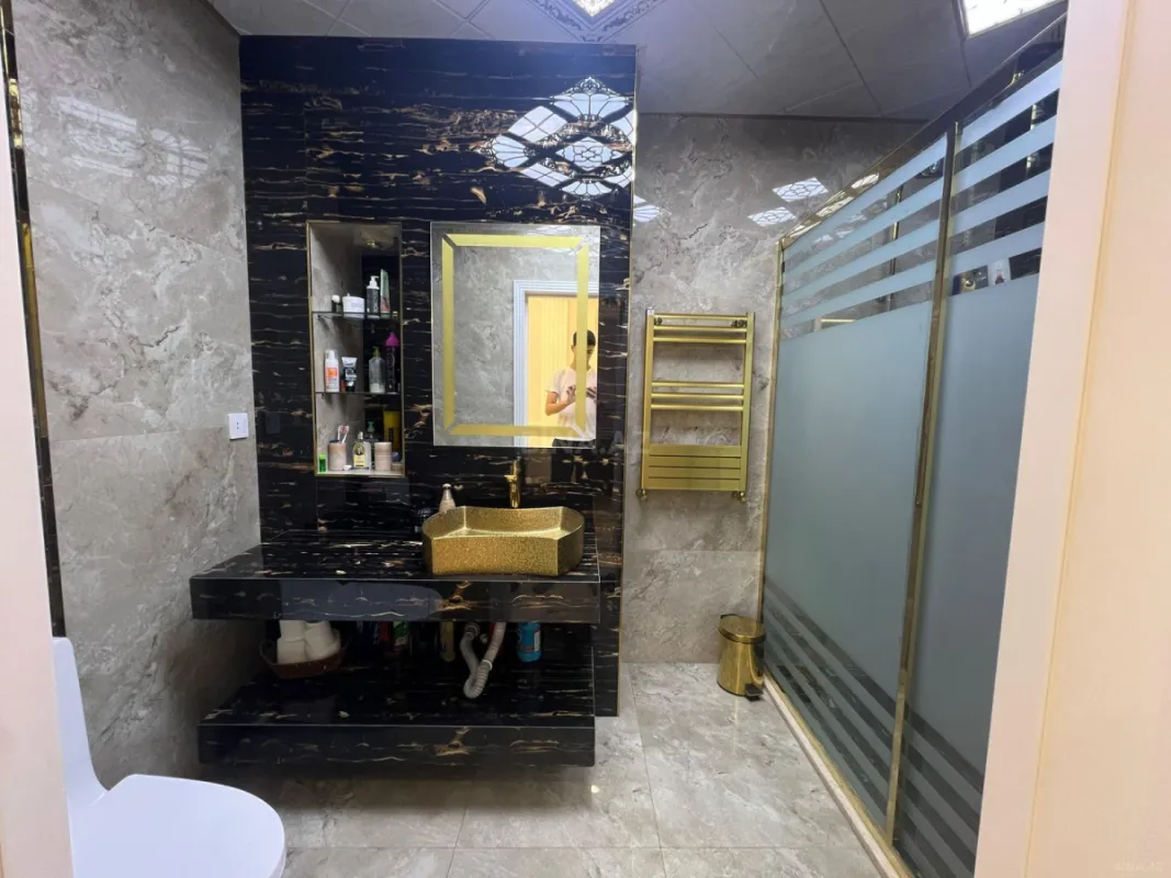 Kirayə verilir 4 otaqlı mənzil 200 m²