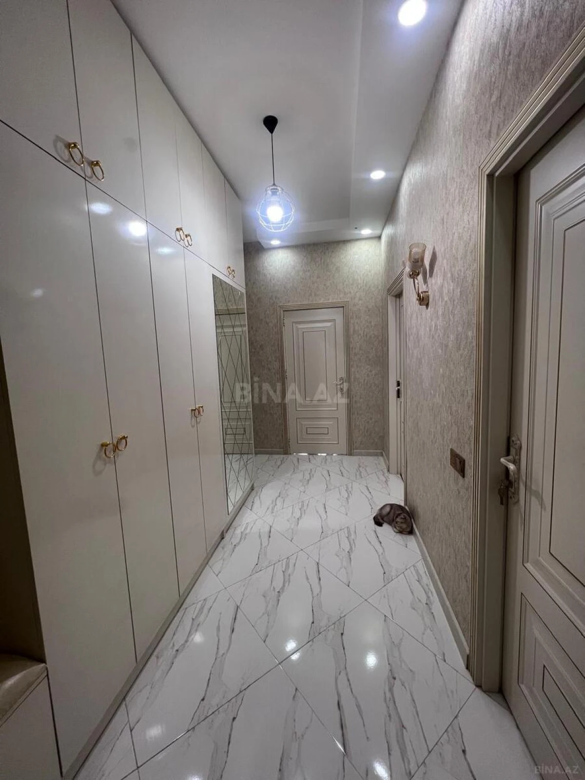 Satılır 2 otaqlı mənzil 78 m²