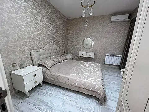 Satılır 2 otaqlı mənzil 78 m²