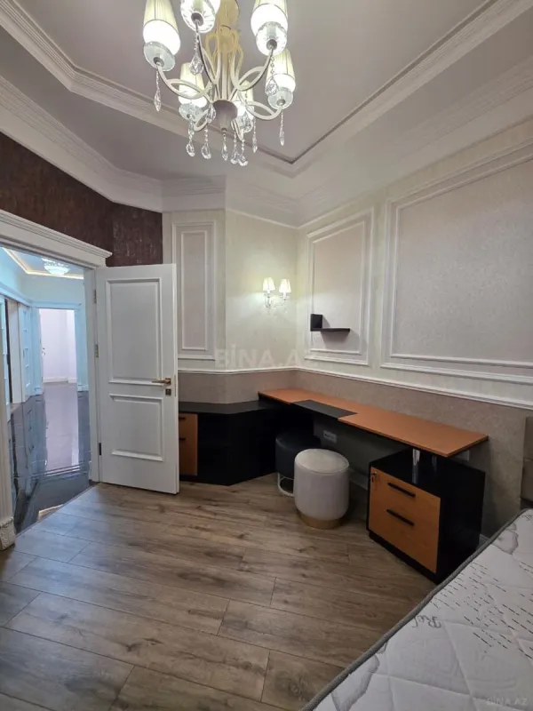 Satılır 3 otaqlı mənzil 120 m²