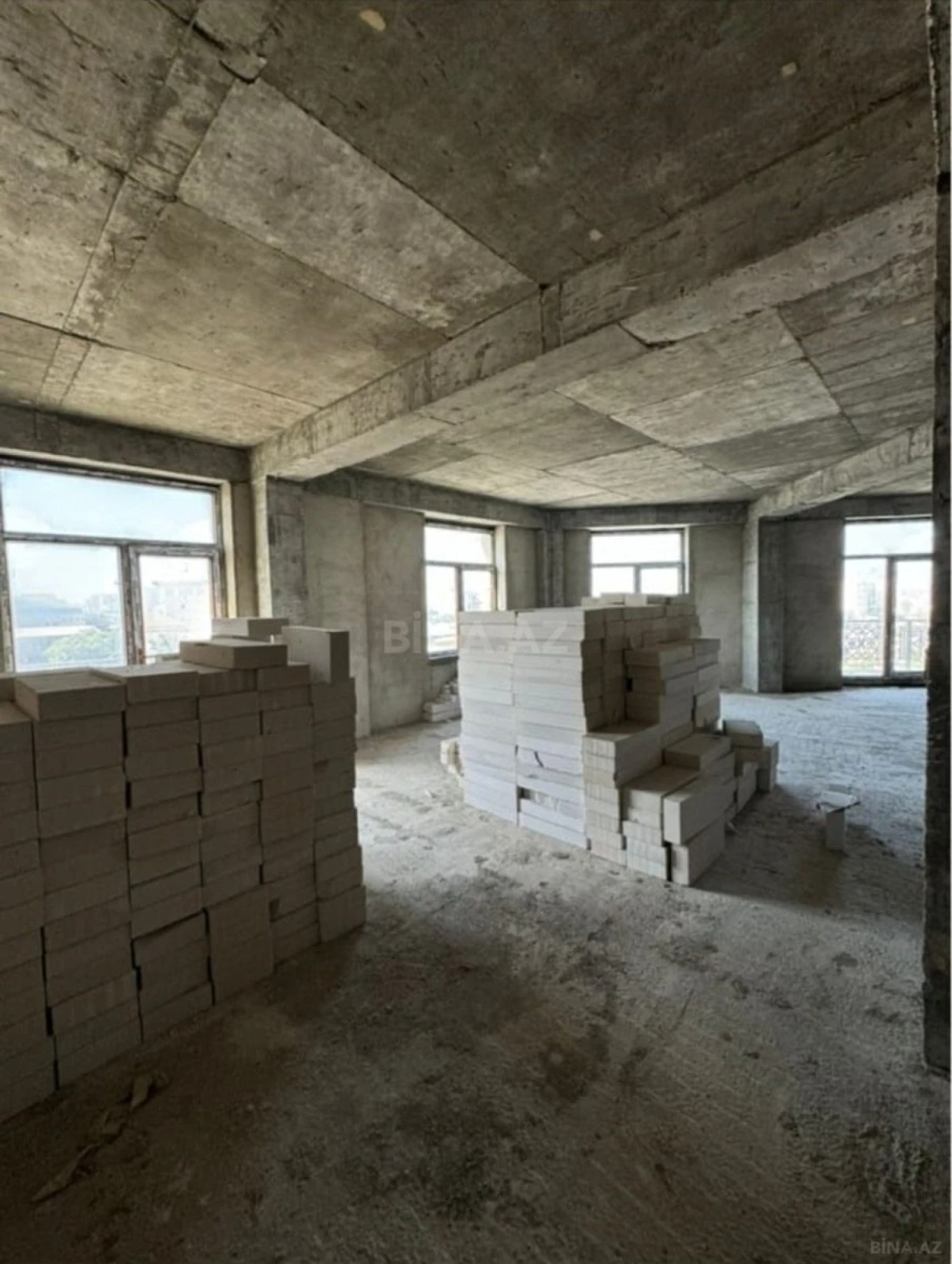 Satılır 3 otaqlı mənzil 144 m²