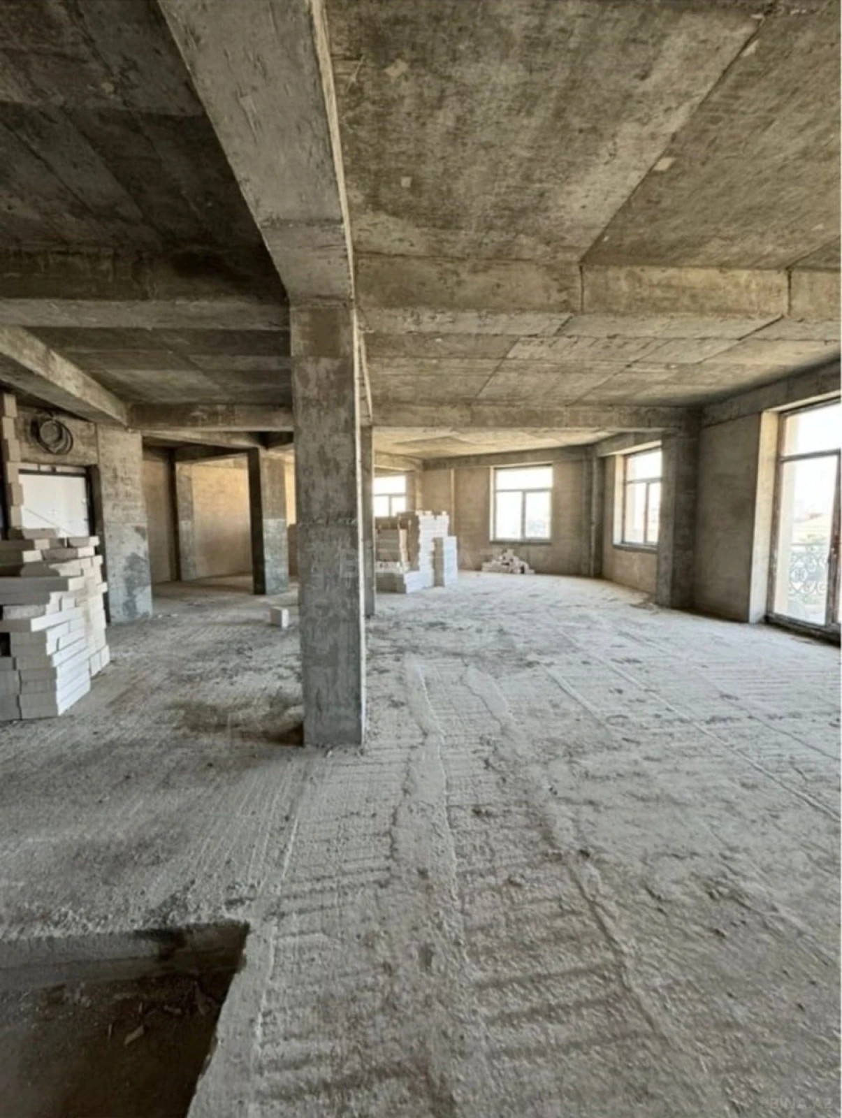 Satılır 3 otaqlı mənzil 144 m²