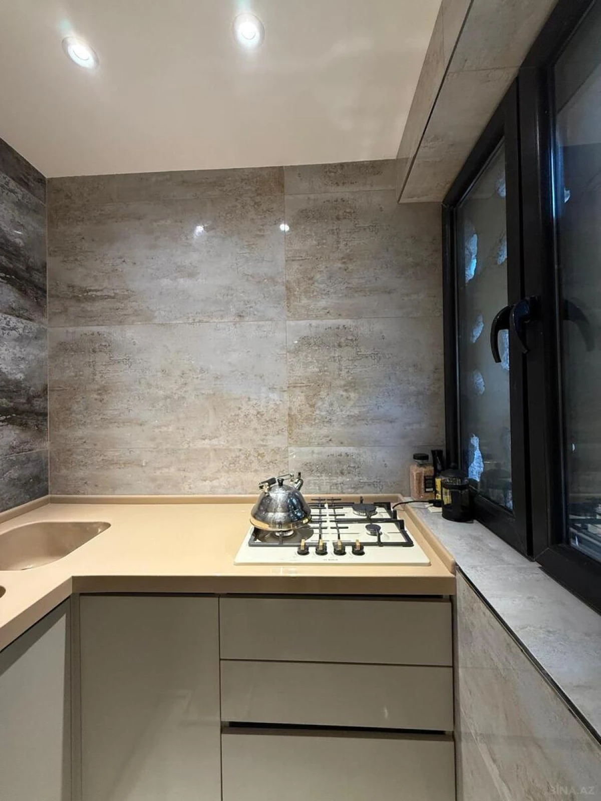 Satılır 4 otaqlı mənzil 100 m²