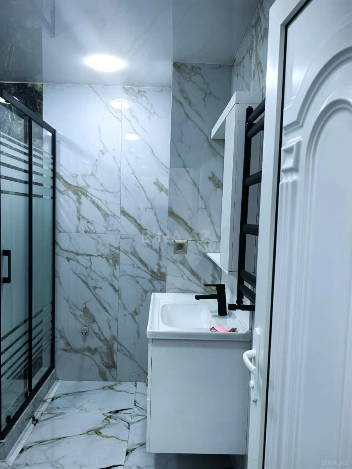Satılır 2 otaqlı mənzil 64 m²