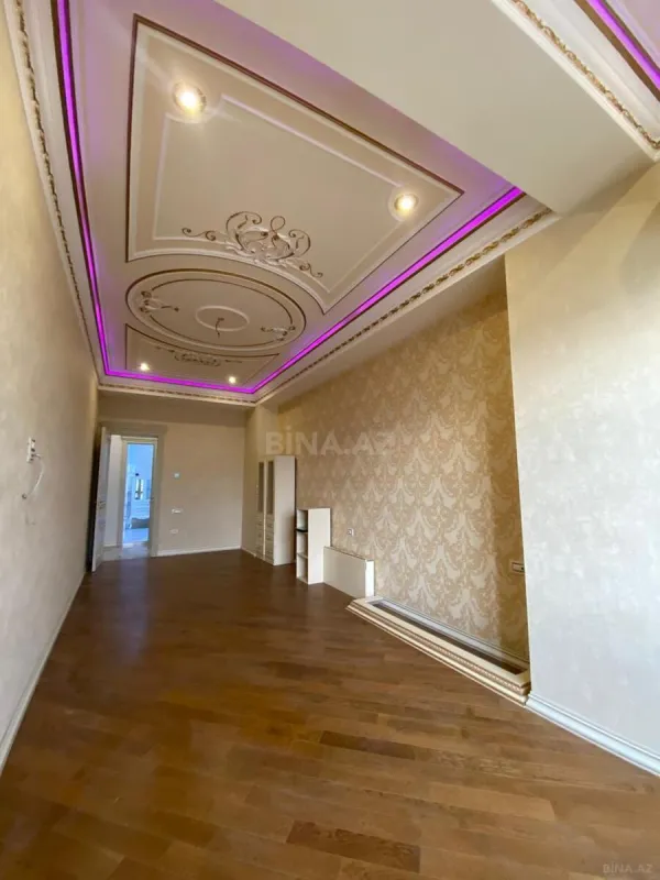 Satılır 4 otaqlı mənzil 240 m²