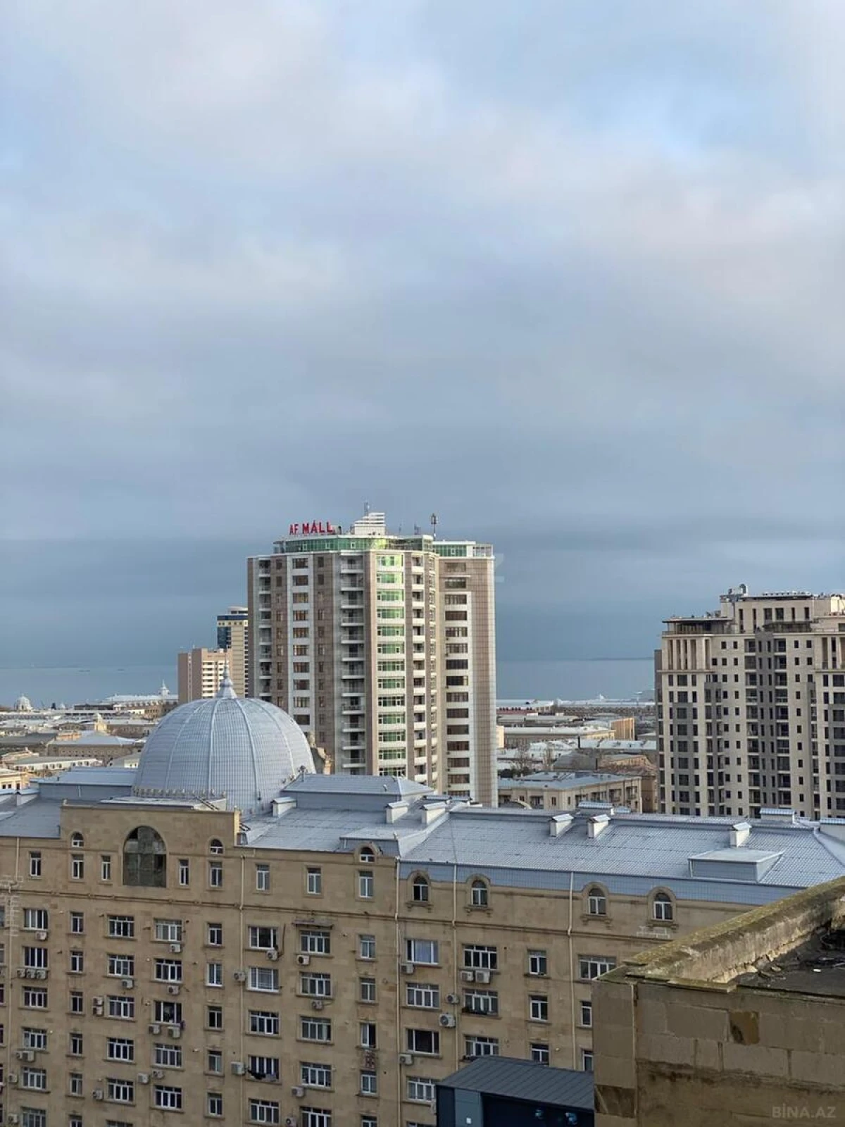 Satılır 4 otaqlı mənzil 240 m²