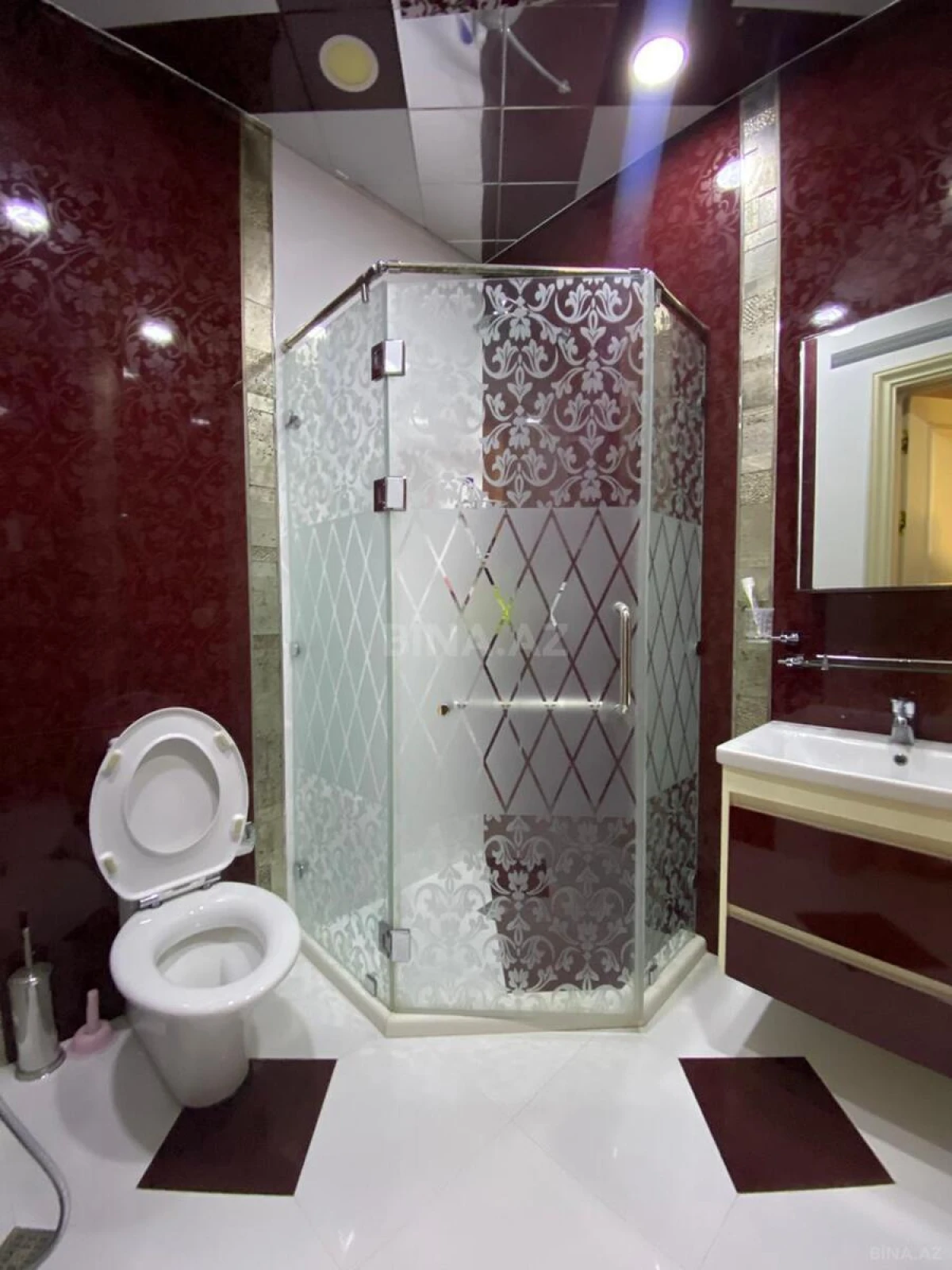 Satılır 4 otaqlı mənzil 240 m²