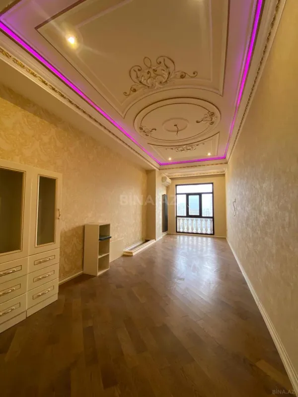Satılır 4 otaqlı mənzil 240 m²