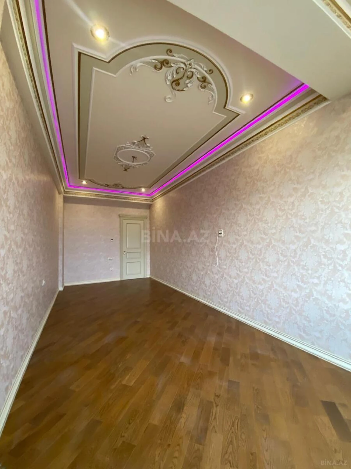 Satılır 4 otaqlı mənzil 240 m²