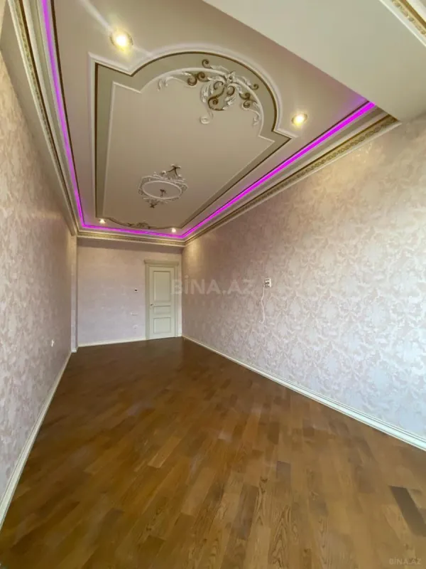 Satılır 4 otaqlı mənzil 240 m²