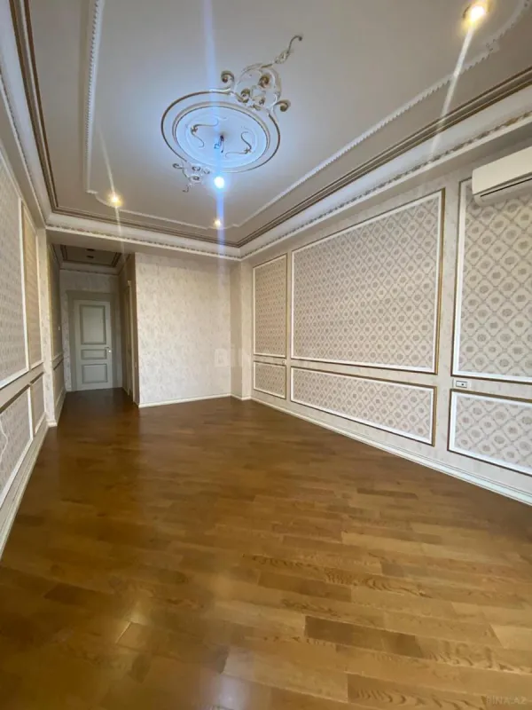 Satılır 4 otaqlı mənzil 240 m²