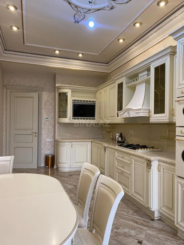 Satılır 4 otaqlı mənzil 240 m²