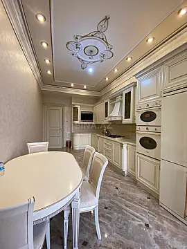 Satılır 4 otaqlı mənzil 240 m²