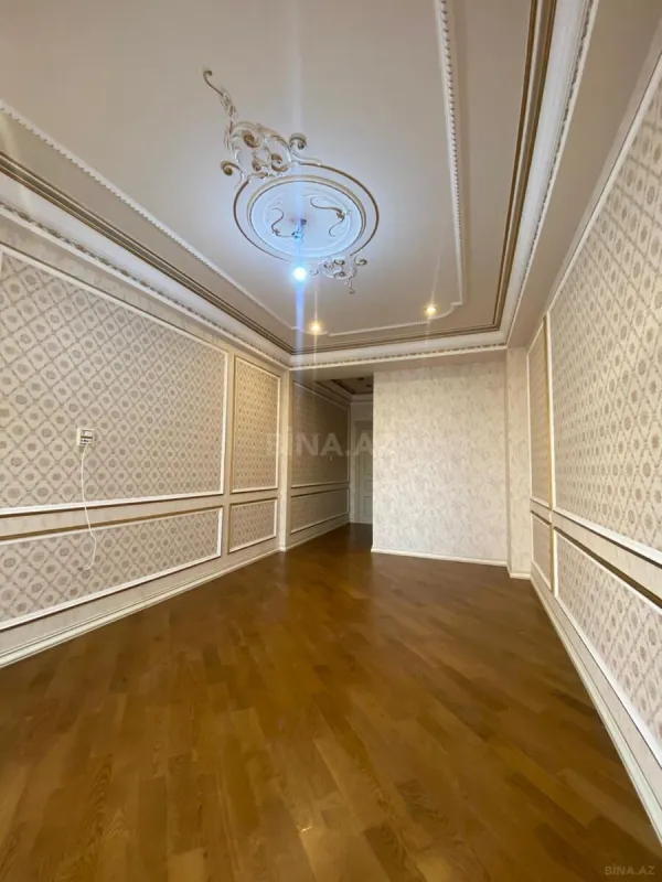 Satılır 4 otaqlı mənzil 240 m²