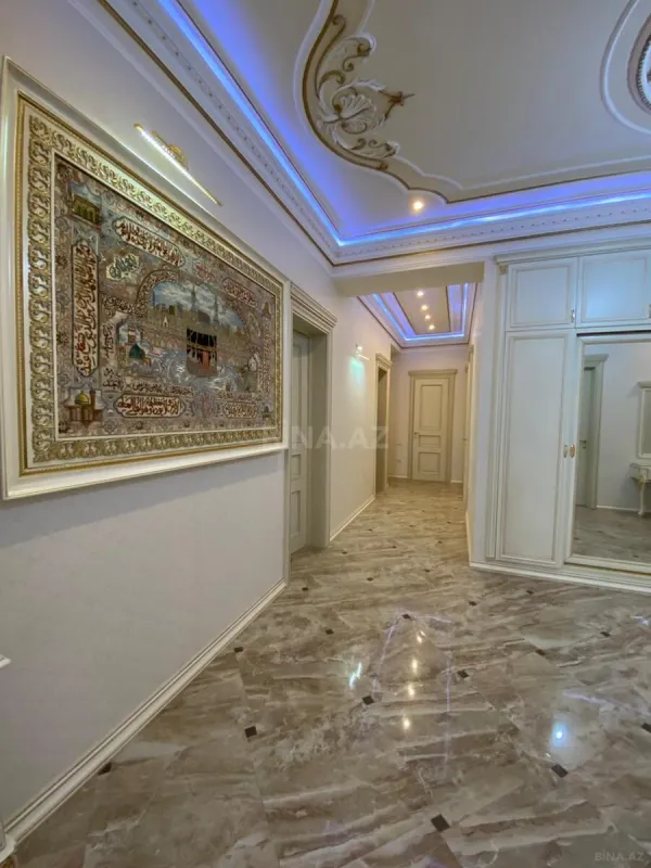 Satılır 4 otaqlı mənzil 240 m²