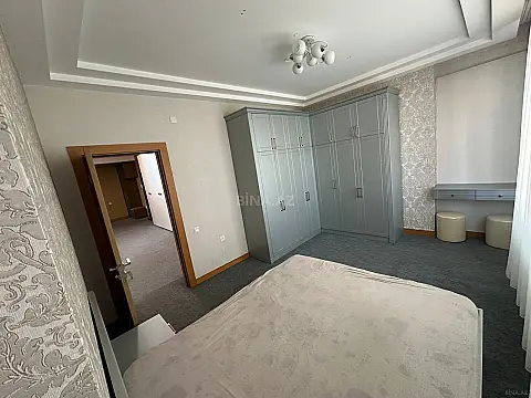 Kirayə verilir 3 otaqlı mənzil 131 m²