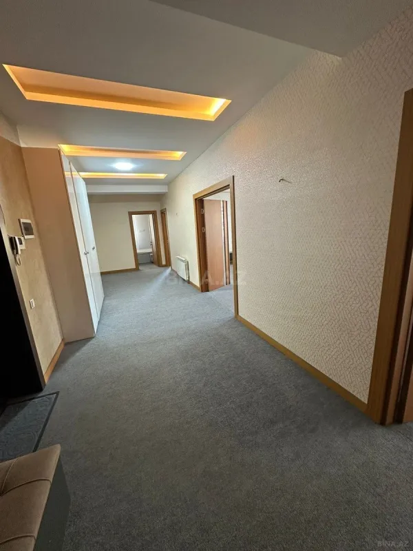 Kirayə verilir 3 otaqlı mənzil 131 m²