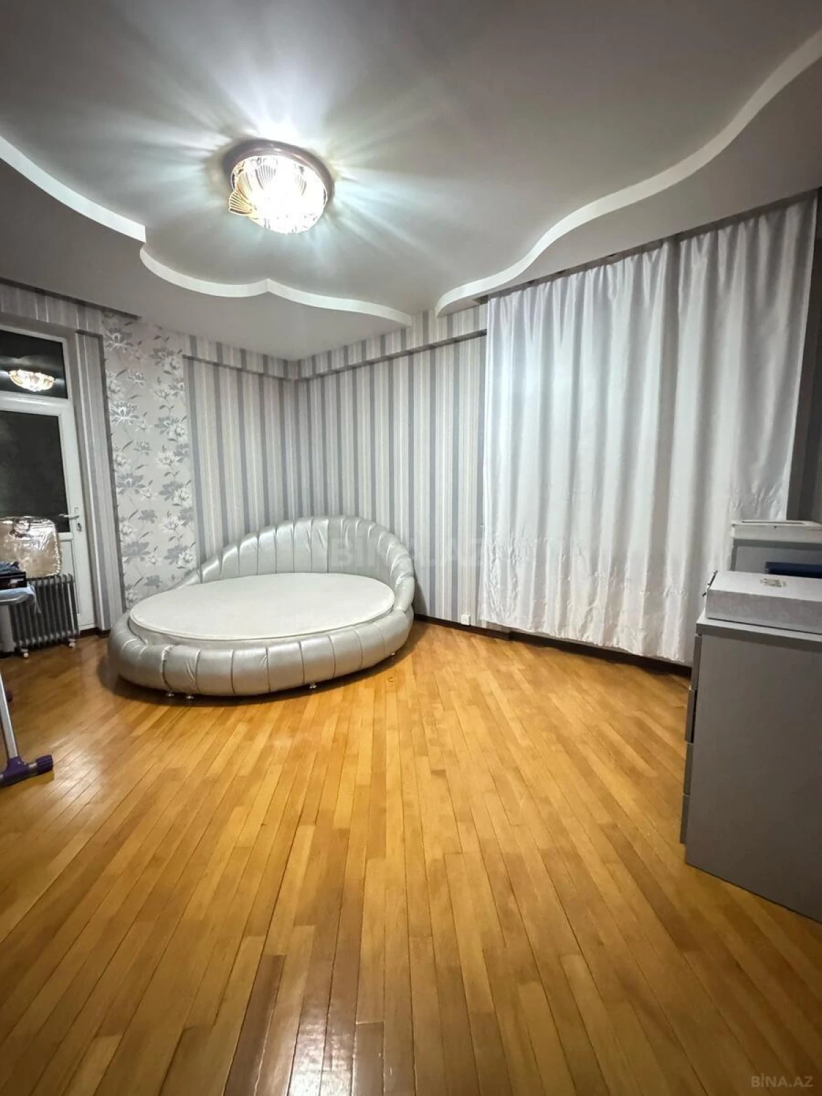 Satılır 3 otaqlı mənzil 120 m²