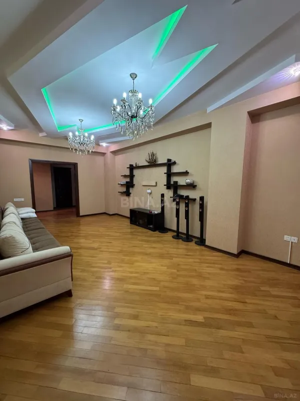 Satılır 3 otaqlı mənzil 120 m²