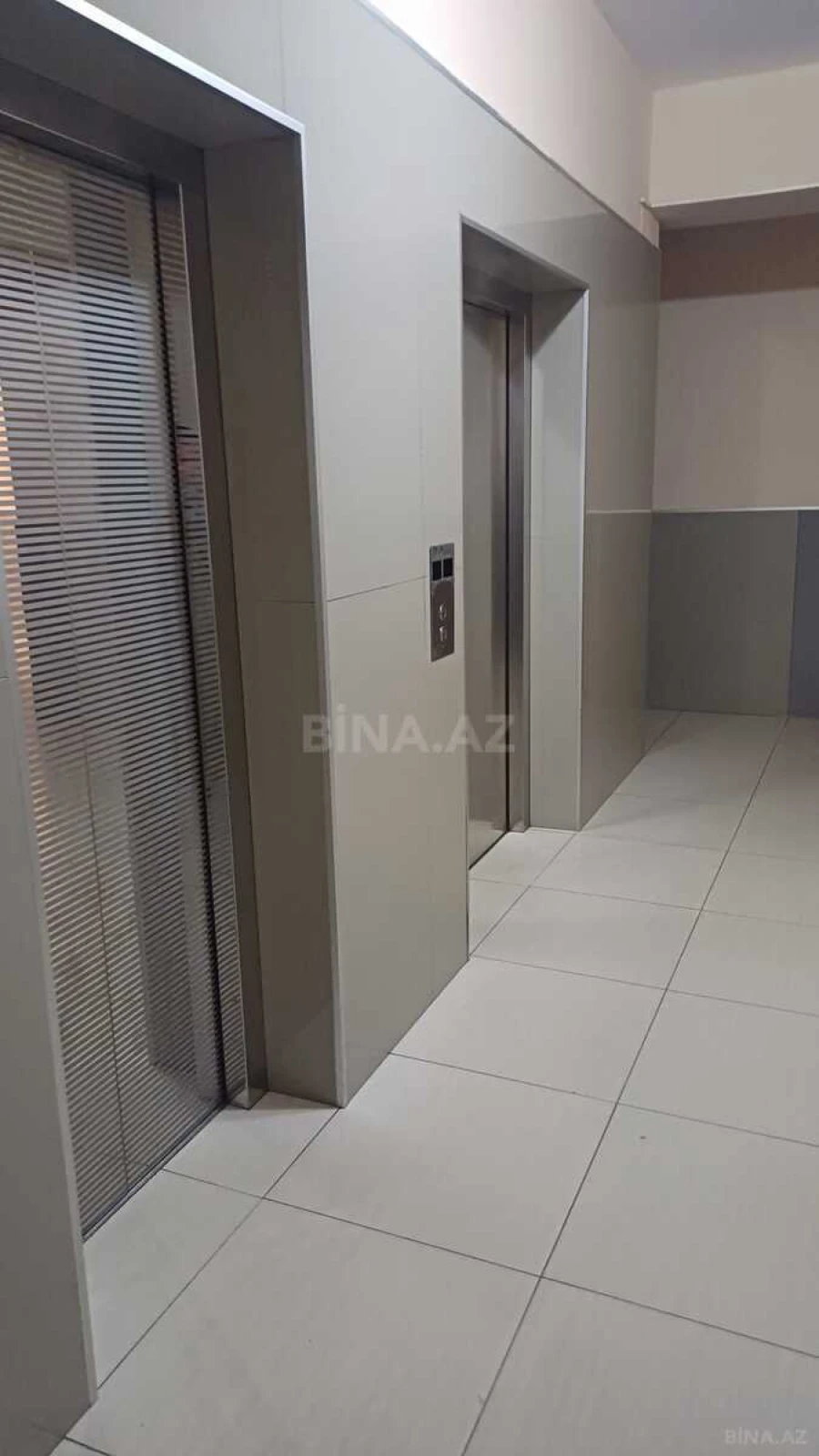Satılır 4 otaqlı mənzil 141 m²