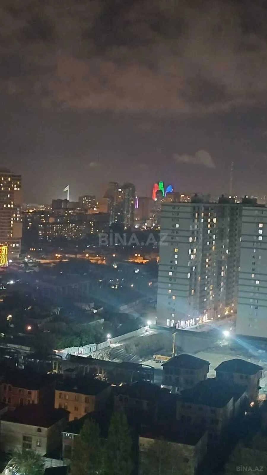 Satılır 4 otaqlı mənzil 141 m²