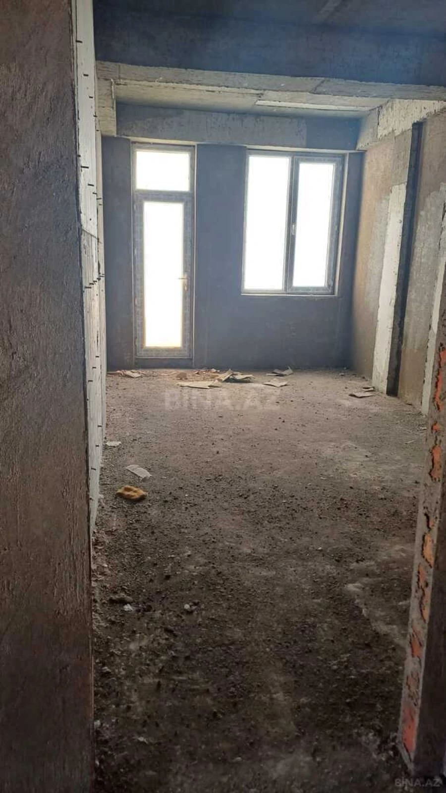 Satılır 4 otaqlı mənzil 141 m²