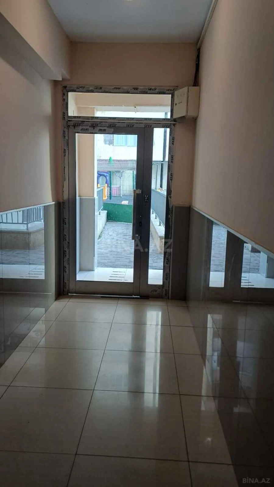 Satılır 4 otaqlı mənzil 141 m²