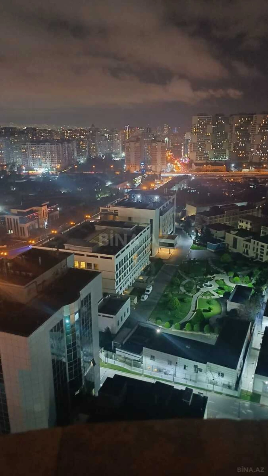 Satılır 4 otaqlı mənzil 141 m²