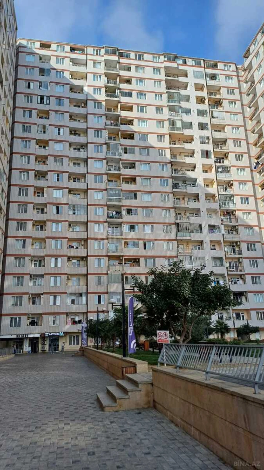 Satılır 4 otaqlı mənzil 141 m²