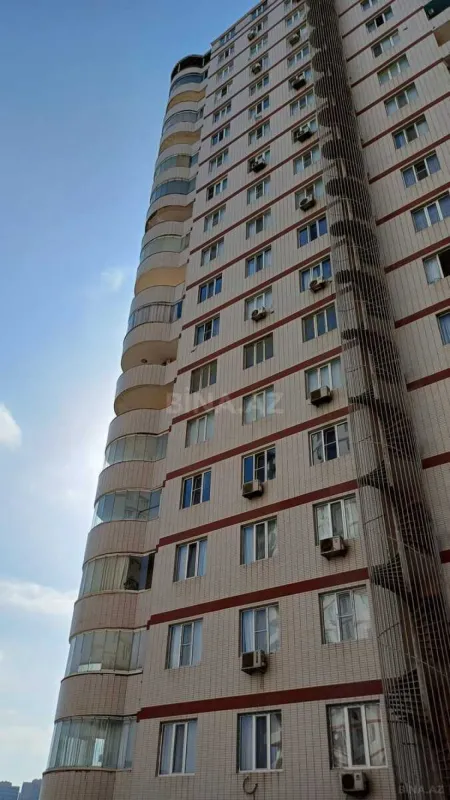 Satılır 4 otaqlı mənzil 141 m²