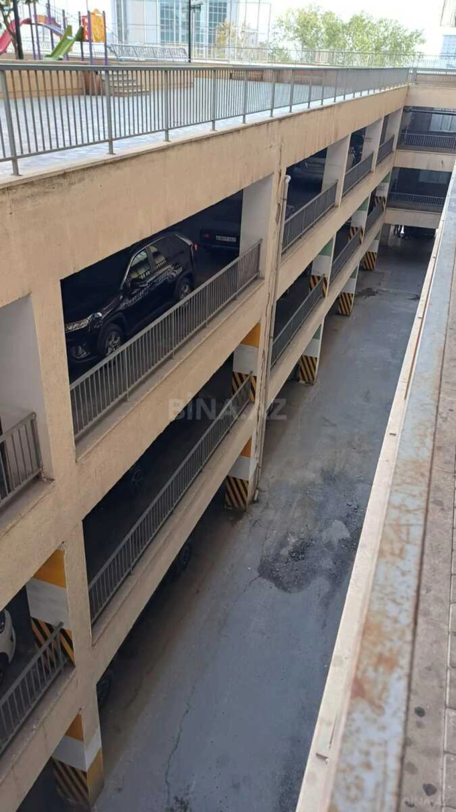 Satılır 4 otaqlı mənzil 141 m²