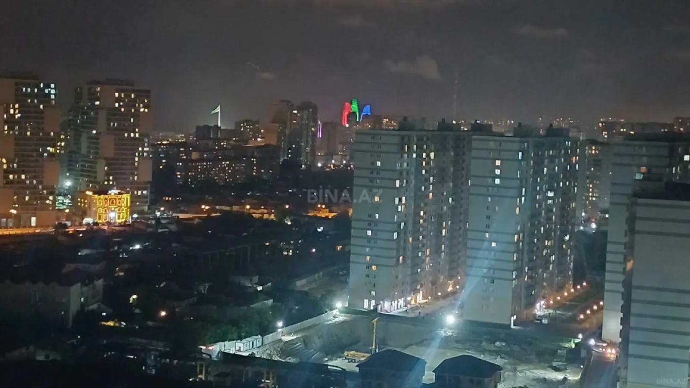 Satılır 4 otaqlı mənzil 141 m²