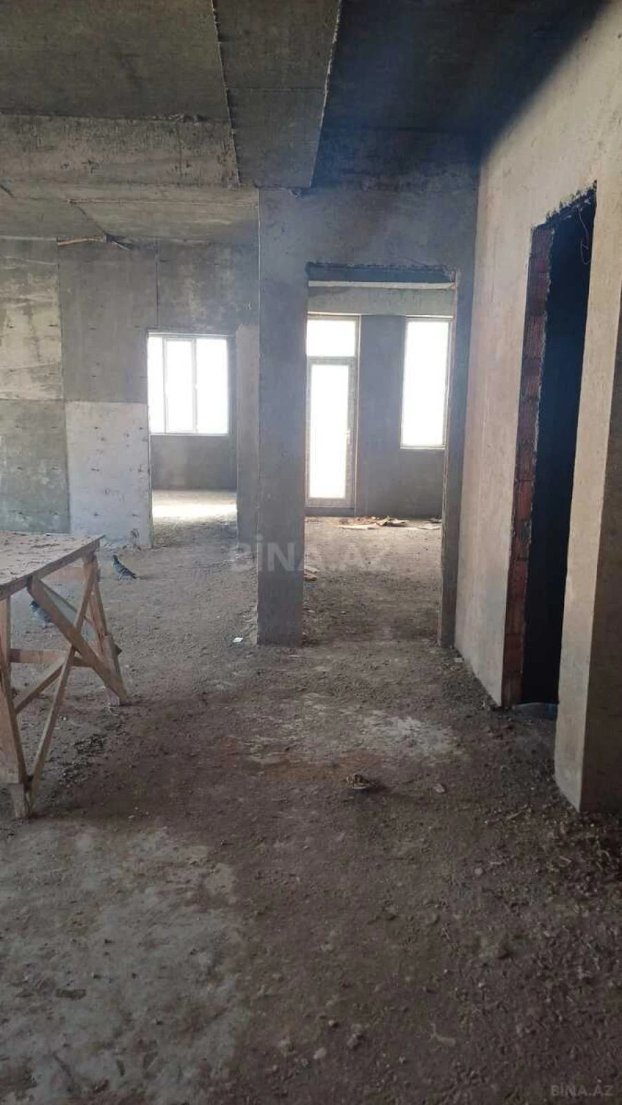 Satılır 4 otaqlı mənzil 141 m²
