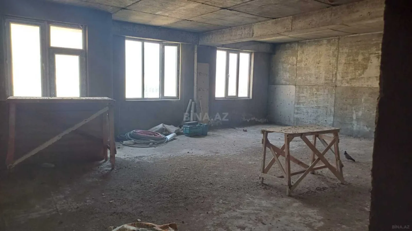 Satılır 4 otaqlı mənzil 141 m²
