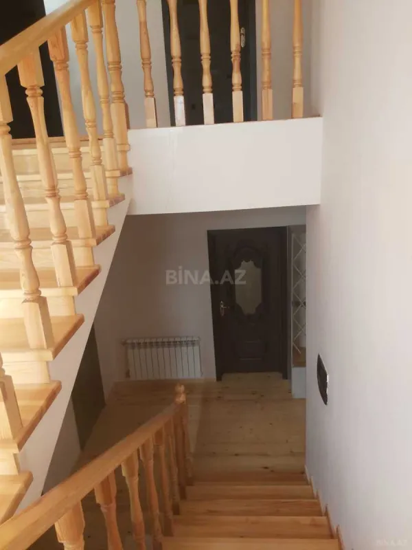 Satılır 6 otaqlı həyət evi 200 m²
