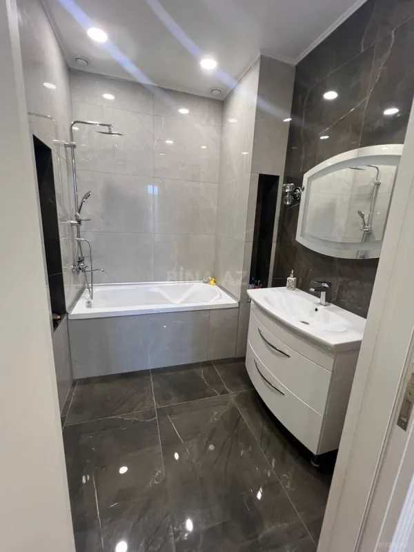 Kirayə verilir 3 otaqlı mənzil 150 m²